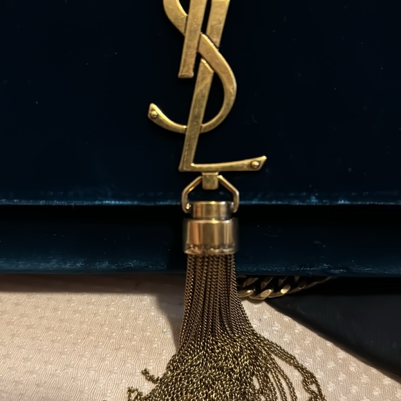 Saint Laurent gold chain blue velvet purse. - Picture 4 of 5